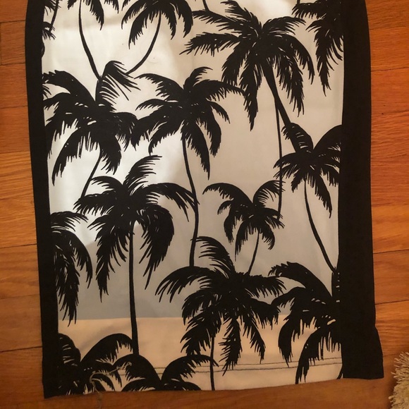 Vince Camuto Maxi Printed Skirt - Picture 3 of 5